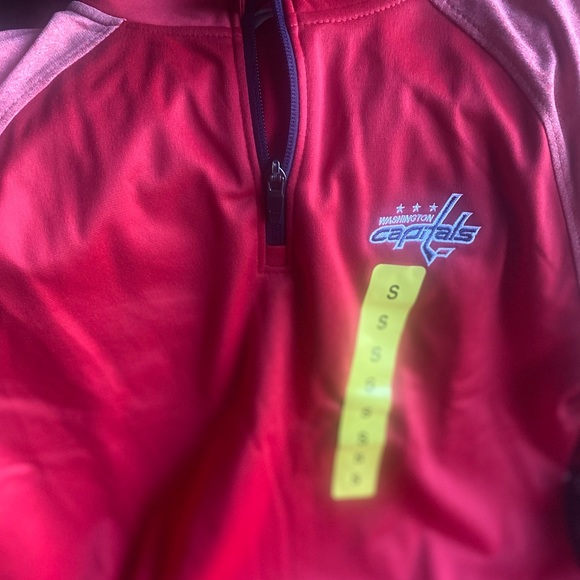 Brand New Washington Capitals NHL Pullover - Picture 3 of 4